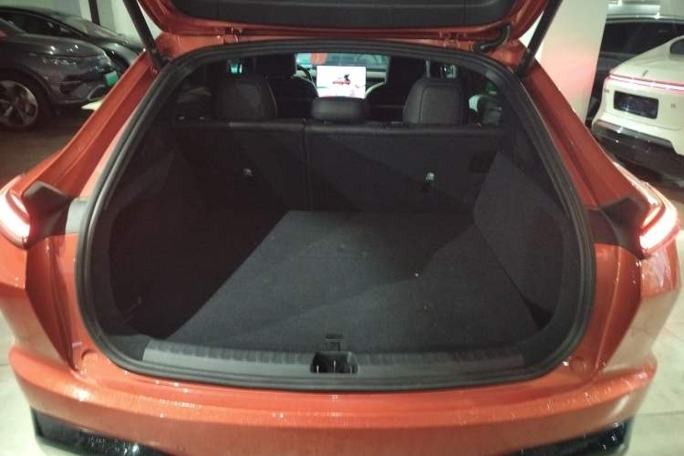 Used ONVO L60 2024 60 kWh Rear-Drive Version Trunk