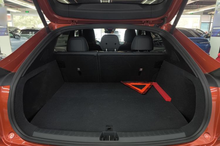 Used ONVO L60 2024 60 kWh Rear-Drive Version Trunk