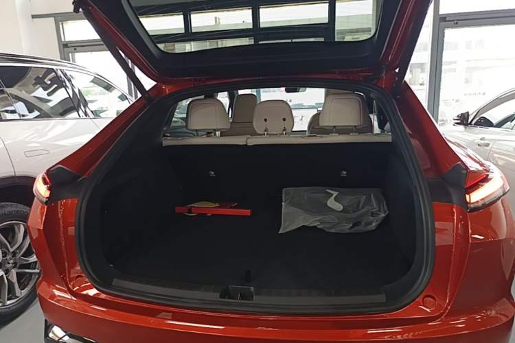 Used ONVO L60 2024 60 kWh All-Wheel Drive Trunk