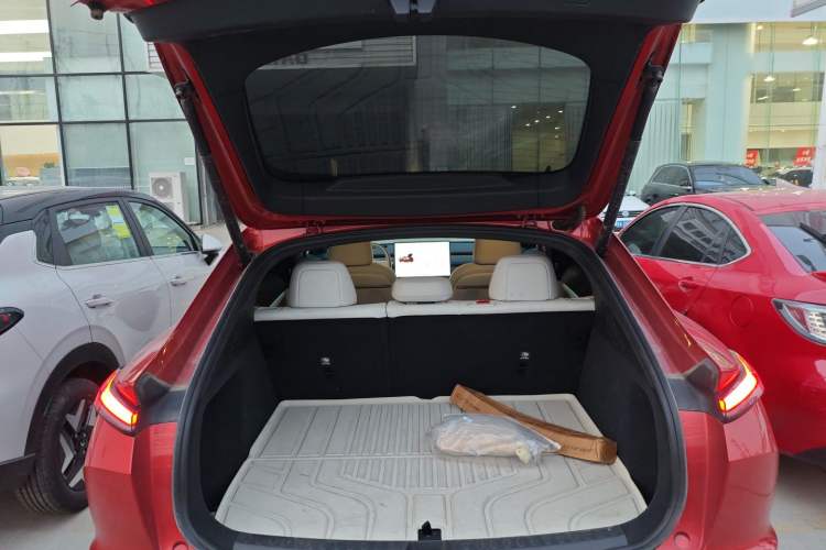 Used ONVO L60 2024 60 kWh All-Wheel Drive Trunk