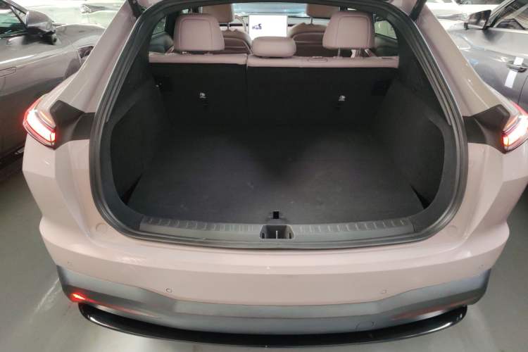 Used ONVO L60 2024 85 kWh Rear-Drive Version Trunk