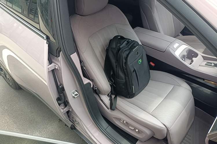 Used ONVO L60 2024 60 kWh Rear-Drive Version Right Front Seat