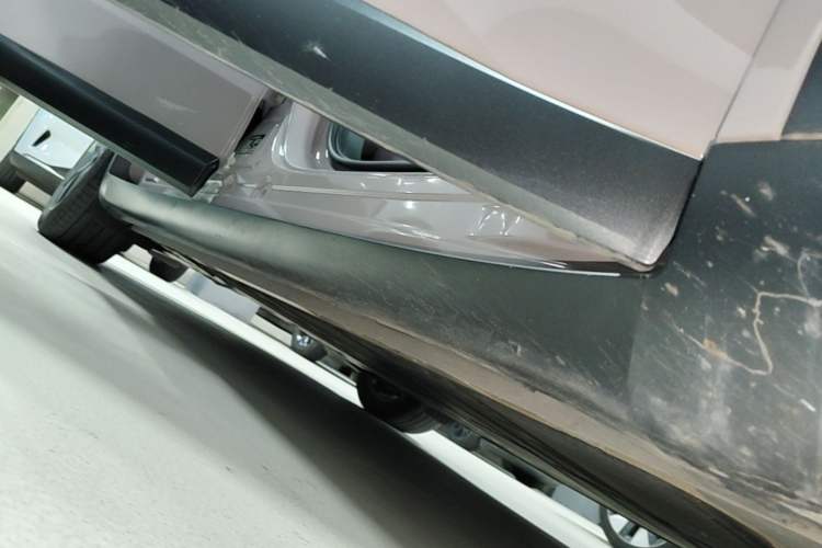 Used ONVO L60 2024 60 kWh Rear-Drive Version Right Side Sill