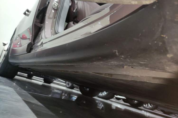 Used ONVO L60 2024 60 kWh Rear-Drive Version Right Side Sill