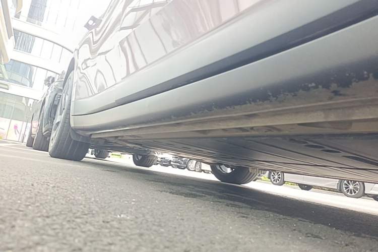 Used ONVO L60 2024 60 kWh Rear-Drive Version Right Side Sill