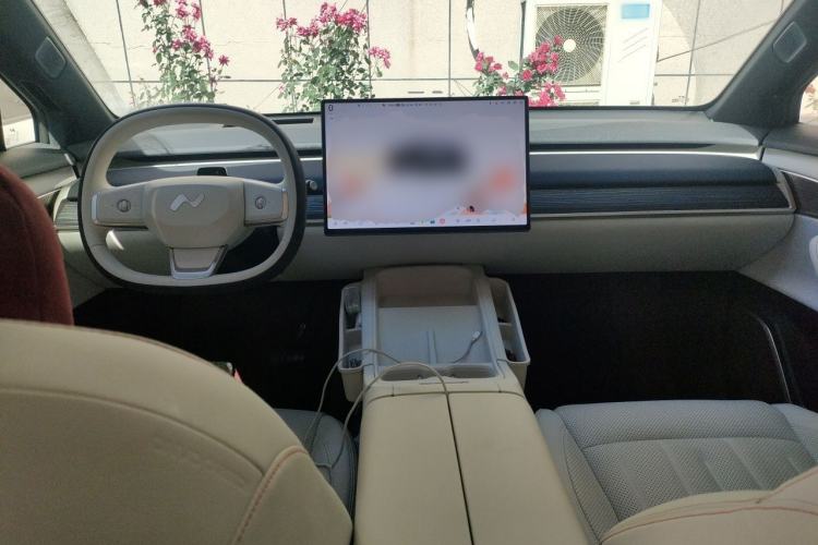Used ONVO L60 2024 60 kWh Rear-Drive Version Center Console