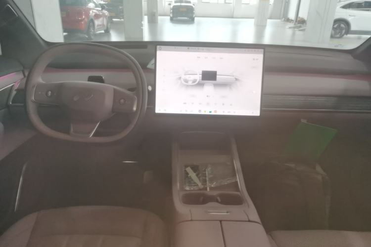 Used ONVO L60 2024 60 kWh Rear-Drive Version Center Console
