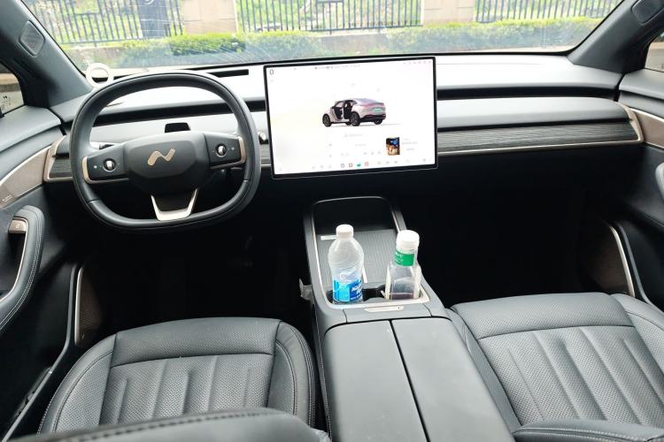 Used ONVO L60 2024 60 kWh Rear-Drive Version Center Console