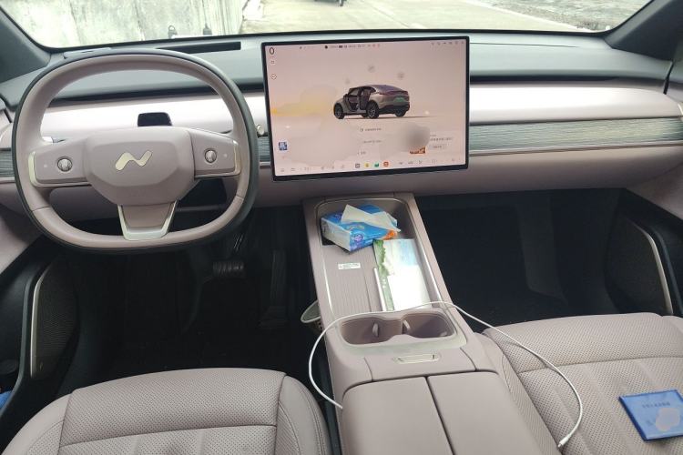 Used ONVO L60 2024 60 kWh Rear-Drive Version Center Console