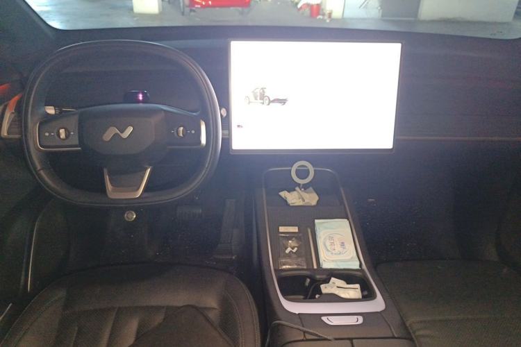 Used ONVO L60 2024 60 kWh Rear-Drive Version Center Console
