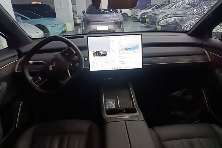 Used ONVO L60 2024 60 kWh Rear-Drive Version Center Console