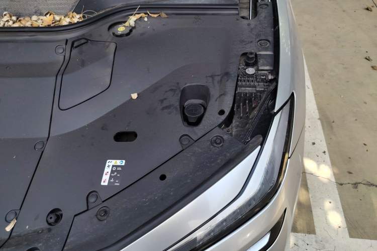 Used ONVO L60 2024 60 kWh All-Wheel Drive Engine Bay Left