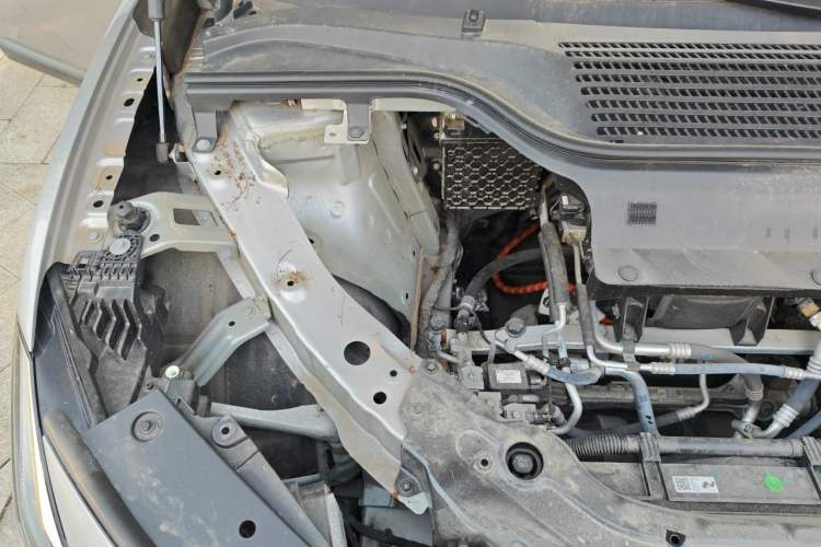 Used ONVO L60 2024 60 kWh Rear-Drive Version Engine Bay Right