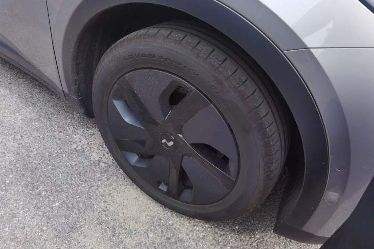 Used ONVO L60 2024 60 kWh Rear-Drive Version Exterior 1
