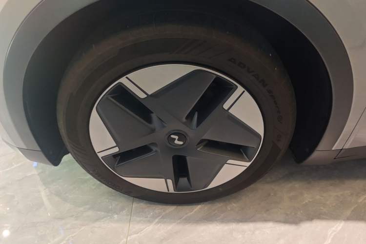 Used ONVO L60 2024 60 kWh Rear-Drive Version Exterior 4