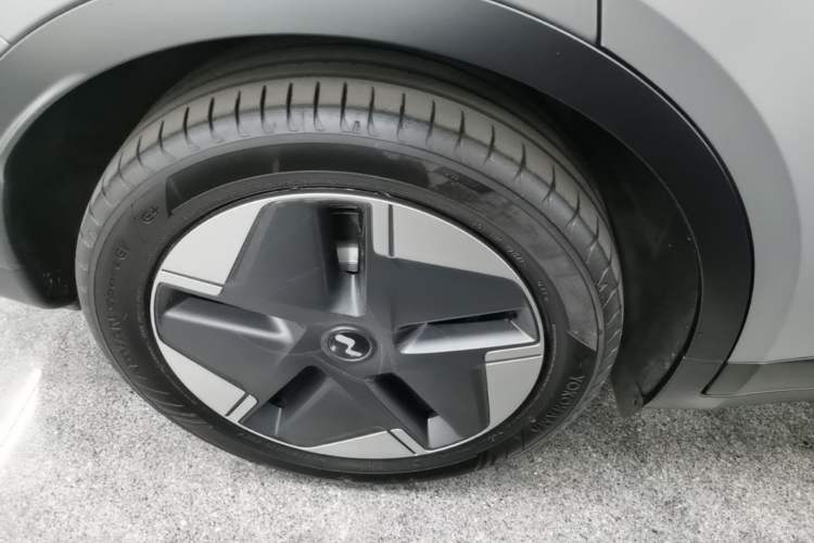 Used ONVO L60 2024 60 kWh Rear-Drive Version Exterior 5