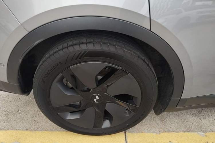 Used ONVO L60 2024 60 kWh Rear-Drive Version Exterior 5