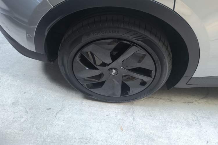 Used ONVO L60 2024 60 kWh All-Wheel Drive Exterior 5