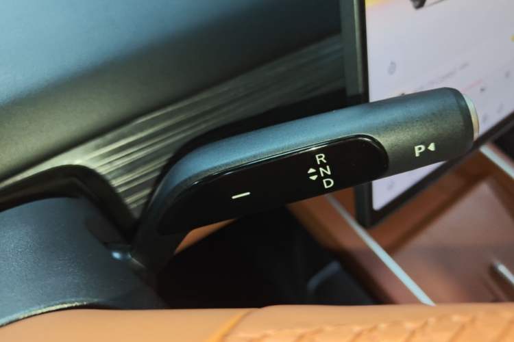 Used ONVO L60 2024 60 kWh Rear-Drive Version Gear Lever