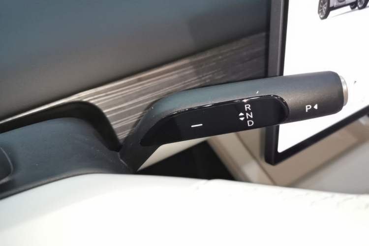 Used ONVO L60 2024 60 kWh All-Wheel Drive Gear Lever