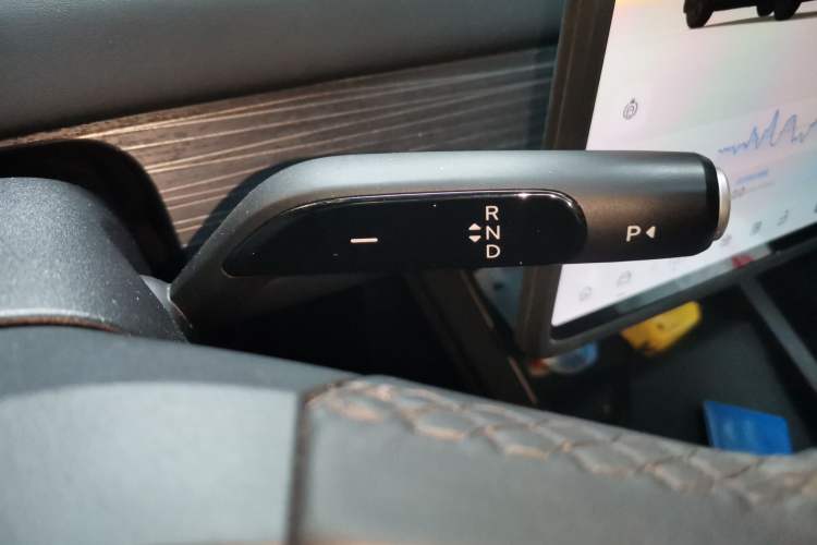 Used ONVO L60 2024 60 kWh Rear-Drive Version Gear Lever
