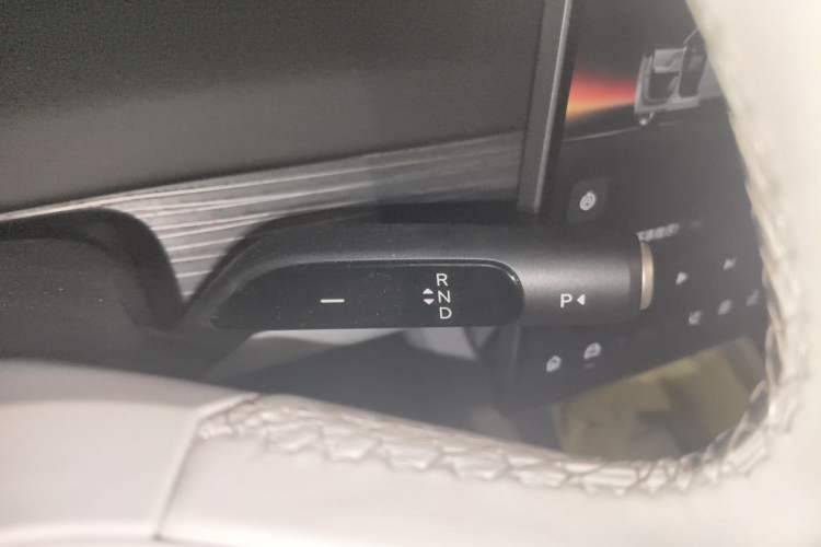 Used ONVO L60 2024 60 kWh Rear-Drive Version Gear Lever
