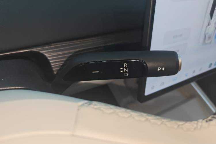 Used ONVO L60 2024 60 kWh Rear-Drive Version Gear Lever