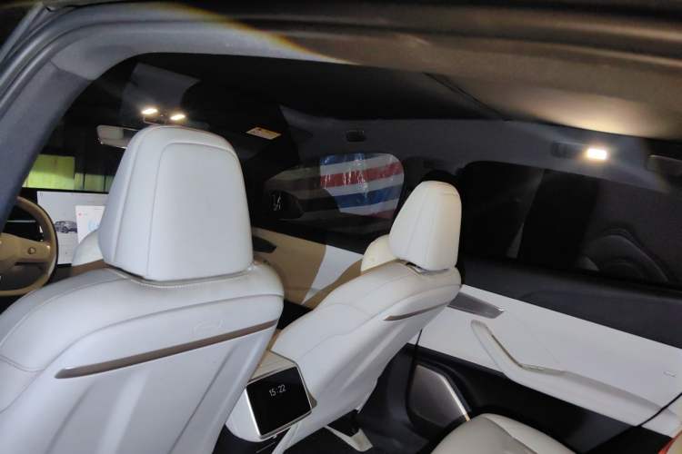 Used ONVO L60 2024 60 kWh Rear-Drive Version Headliner