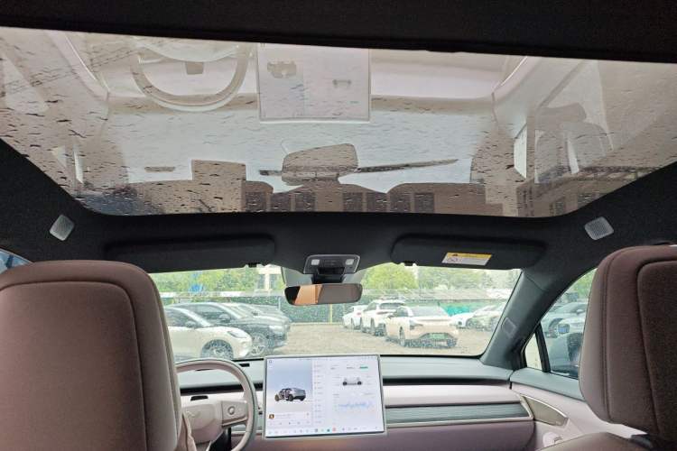 Used ONVO L60 2024 60 kWh Rear-Drive Version Headliner