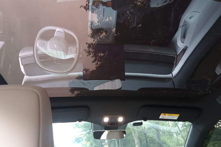 Used ONVO L60 2024 60 kWh Rear-Drive Version Headliner