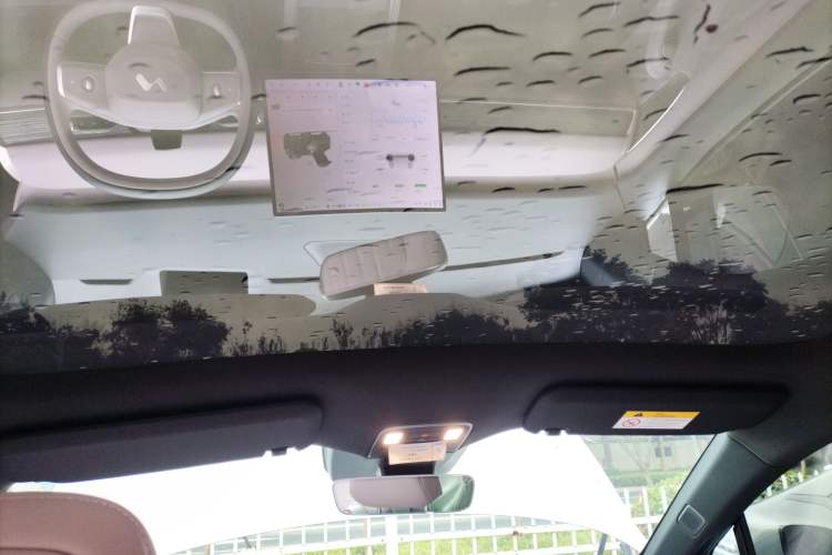 Used ONVO L60 2024 60 kWh Rear-Drive Version Headliner