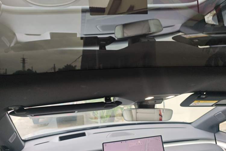 Used ONVO L60 2024 60 kWh Rear-Drive Version Headliner