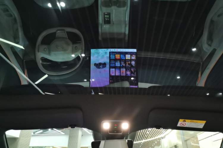 Used ONVO L60 2024 60 kWh All-Wheel Drive Headliner
