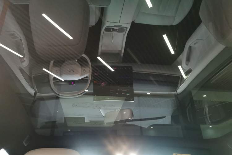 Used ONVO L60 2024 60 kWh Rear-Drive Version Headliner