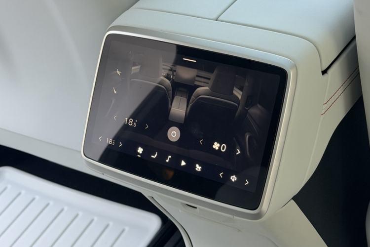Used ONVO L60 2024 60 kWh Rear-Drive Version Interior 3