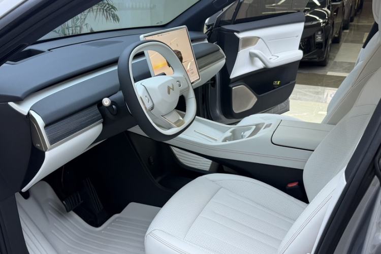 Used ONVO L60 2024 60 kWh Rear-Drive Version Interior 5