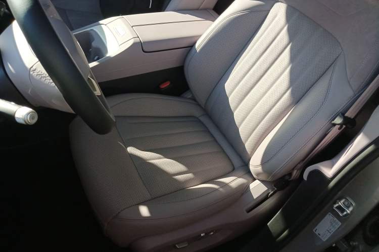 Used ONVO L60 2024 60 kWh Rear-Drive Version Left Front Seat