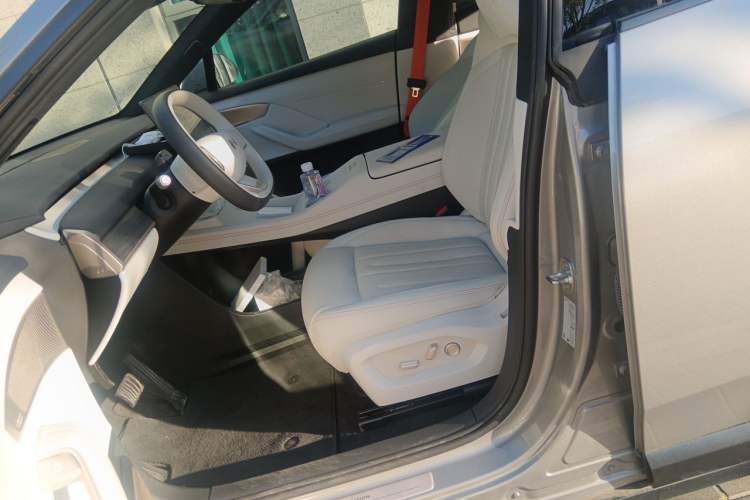 Used ONVO L60 2024 60 kWh Rear-Drive Version Left Front Seat