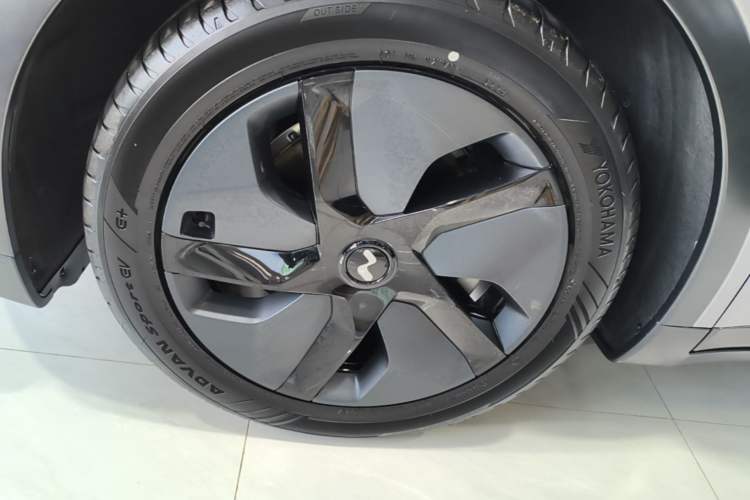Used ONVO L60 2024 60 kWh Rear-Drive Version Left Front Wheel Hub