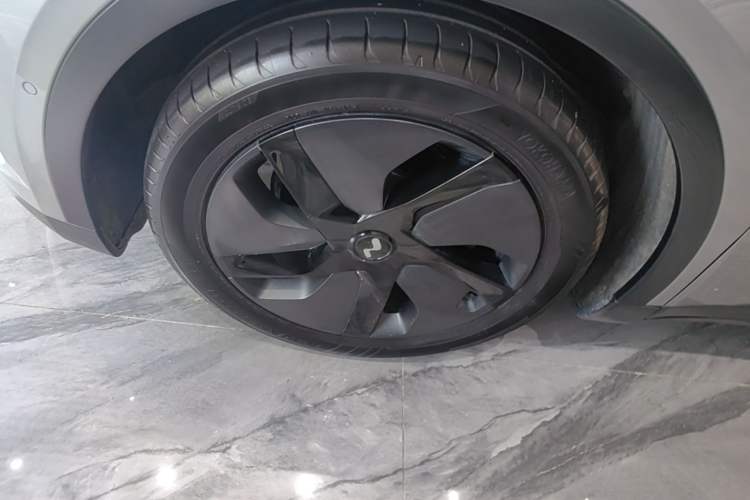Used ONVO L60 2024 60 kWh All-Wheel Drive Left Front Wheel Hub