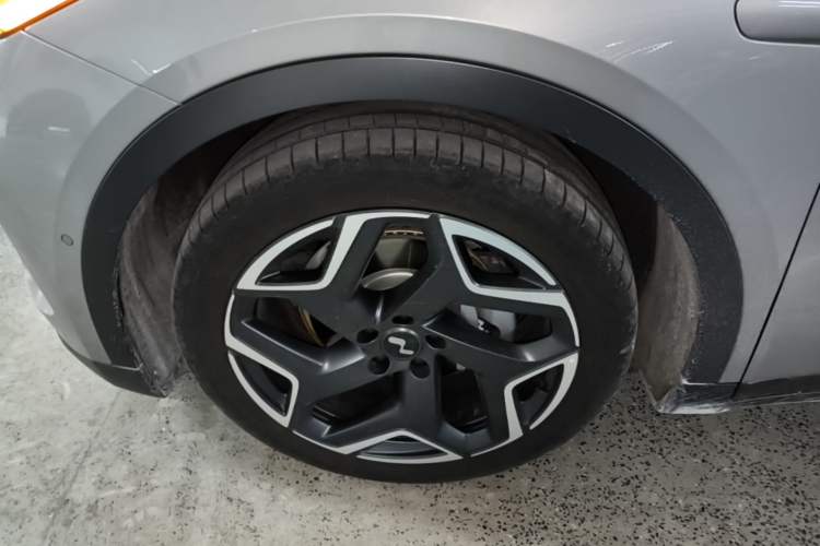 Used ONVO L60 2024 60 kWh All-Wheel Drive Left Front Wheel Hub