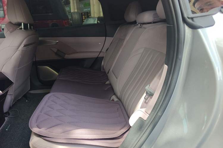 Used ONVO L60 2024 60 kWh Rear-Drive Version Left Rear Seat