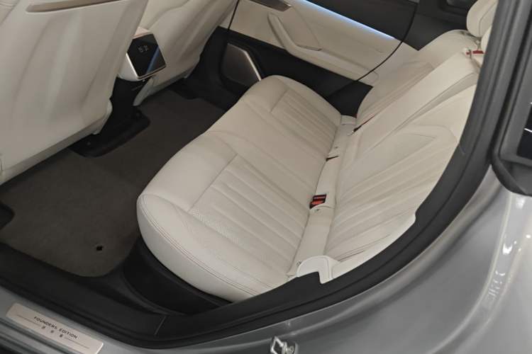 Used ONVO L60 2024 60 kWh Rear-Drive Version Left Rear Seat