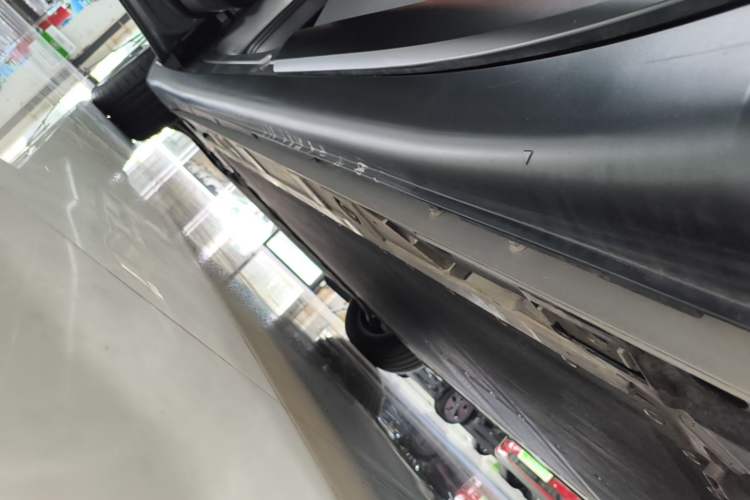 Used ONVO L60 2024 60 kWh Rear-Drive Version Left Side Sill