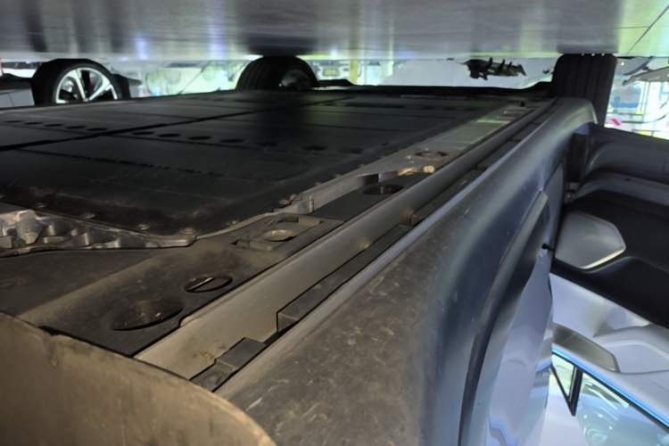 Used ONVO L60 2024 60 kWh Rear-Drive Version Left Side Sill