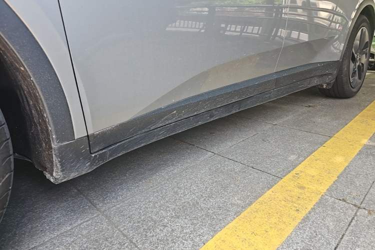 Used ONVO L60 2024 60 kWh Rear-Drive Version Left Side Sill
