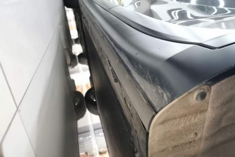 Used ONVO L60 2024 60 kWh All-Wheel Drive Left Side Sill