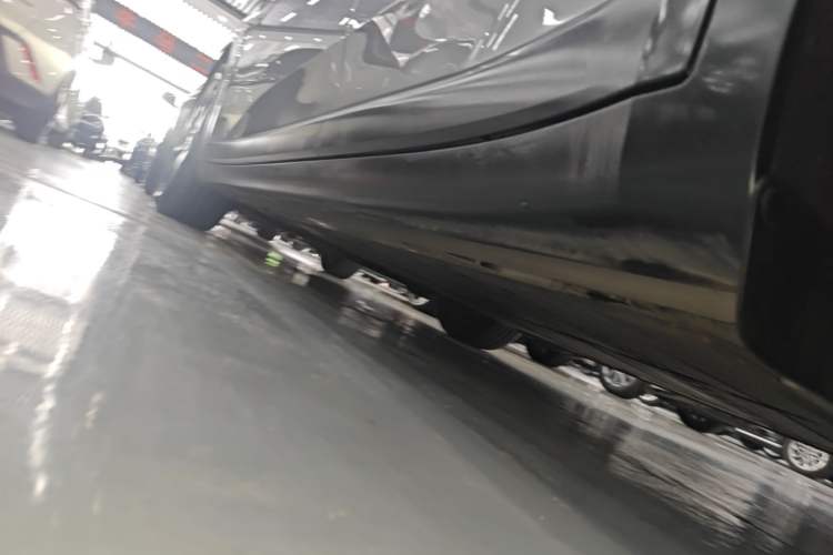 Used ONVO L60 2024 60 kWh Rear-Drive Version Left Side Sill