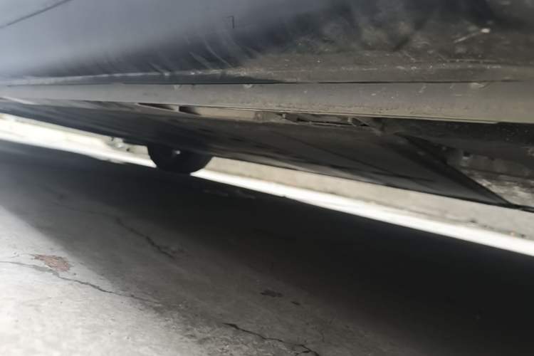 Used ONVO L60 2024 60 kWh All-Wheel Drive Left Side Sill