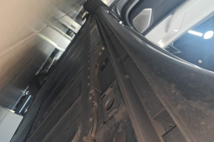 Used ONVO L60 2024 60 kWh Rear-Drive Version Left Side Sill
